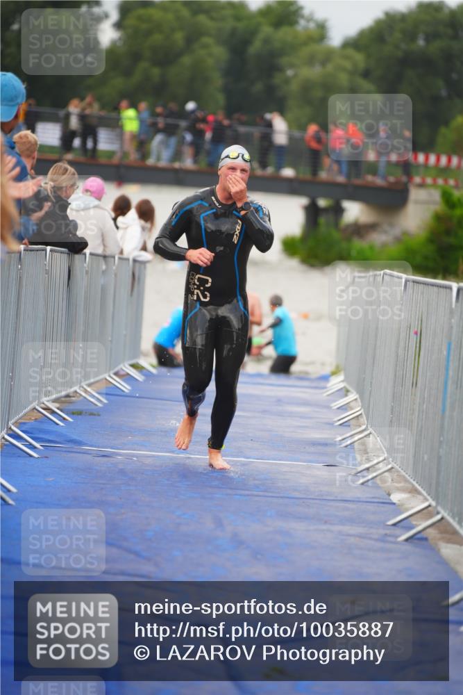 30.08.2026 - Elbe Triathlon Hamburg LAZAROV Photography http://msf.ph/oto/10035887 30.08.2026 09:05:26 Schwimmen 556, 558, 581 meine-sportfotos.de