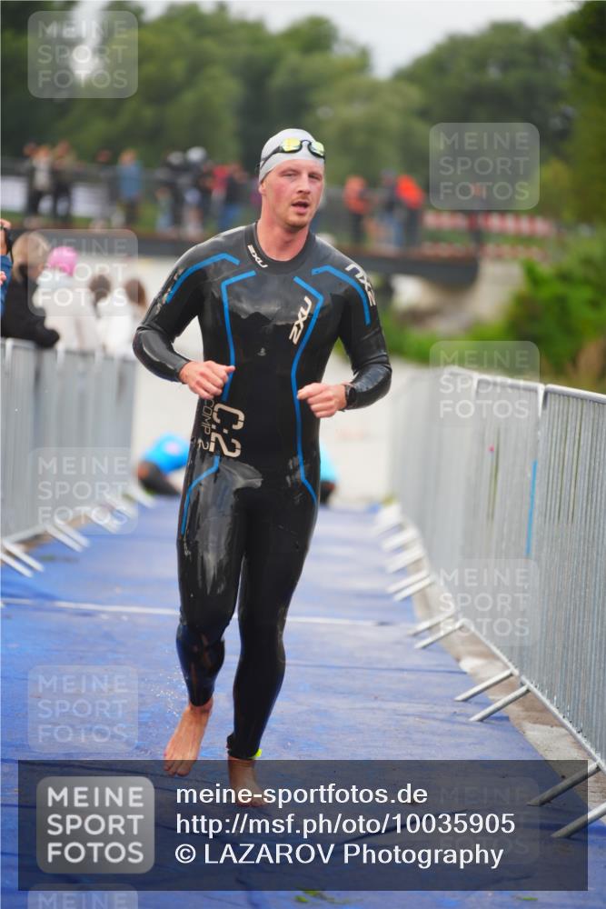 30.08.2026 - Elbe Triathlon Hamburg LAZAROV Photography http://msf.ph/oto/10035905 30.08.2026 09:05:28 Schwimmen 556, 558, 581 meine-sportfotos.de
