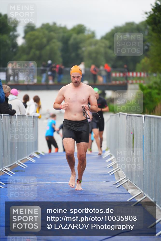 30.08.2026 - Elbe Triathlon Hamburg LAZAROV Photography http://msf.ph/oto/10035908 30.08.2026 09:05:36 Schwimmen 558, 578, 581 meine-sportfotos.de