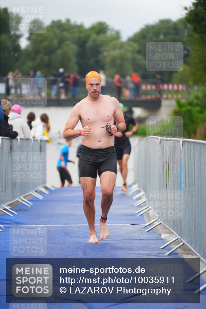 30.08.2026 - Elbe Triathlon Hamburg LAZAROV Photography http://msf.ph/oto/10035911 30.08.2026 09:05:36 Schwimmen 558, 578, 581 meine-sportfotos.de