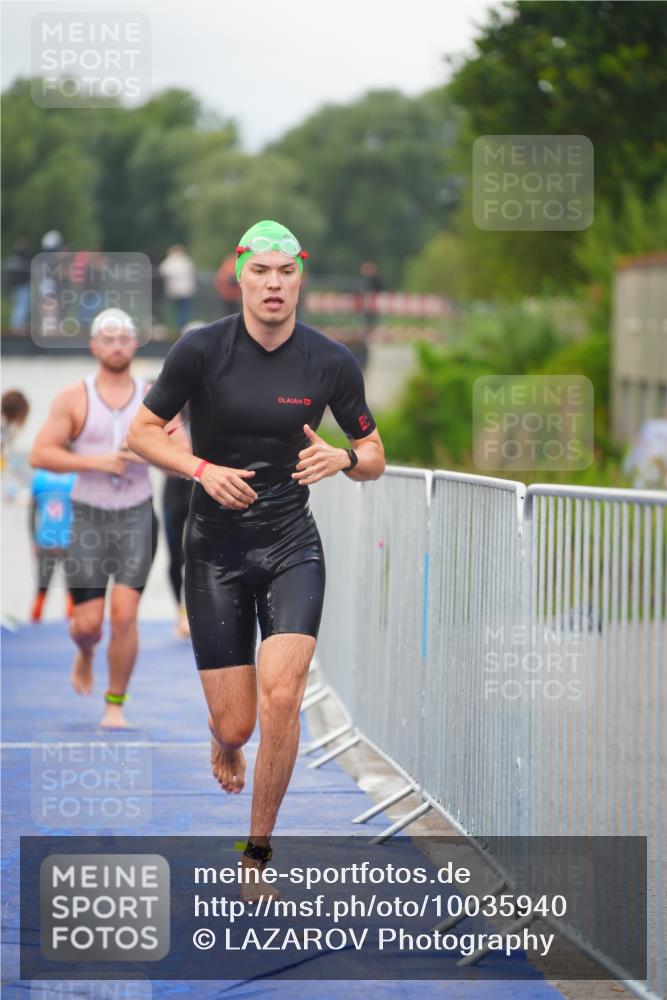 30.08.2026 - Elbe Triathlon Hamburg LAZAROV Photography http://msf.ph/oto/10035940 30.08.2026 09:05:41 Schwimmen 503, 558, 561, 578, 660 meine-sportfotos.de
