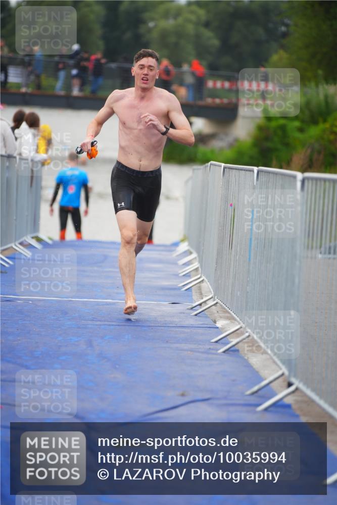 30.08.2026 - Elbe Triathlon Hamburg LAZAROV Photography http://msf.ph/oto/10035994 30.08.2026 09:05:56 Schwimmen 503, 561, 576, 660 meine-sportfotos.de