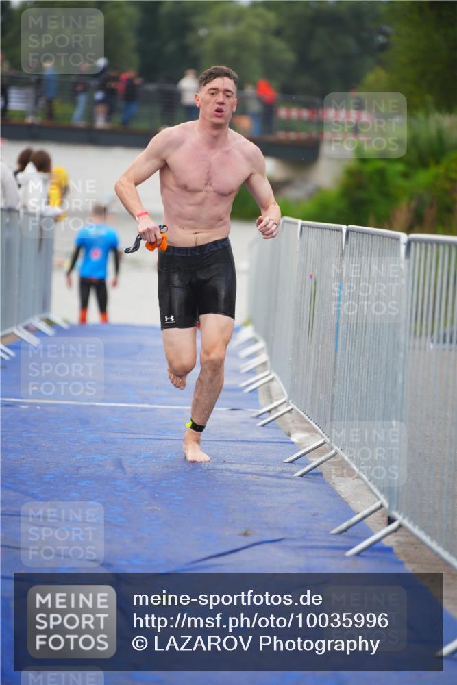 30.08.2026 - Elbe Triathlon Hamburg LAZAROV Photography http://msf.ph/oto/10035996 30.08.2026 09:05:57 Schwimmen 503, 561, 576, 660 meine-sportfotos.de