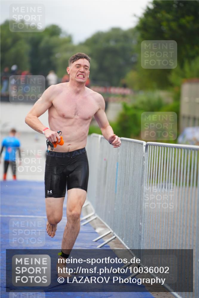 30.08.2026 - Elbe Triathlon Hamburg LAZAROV Photography http://msf.ph/oto/10036002 30.08.2026 09:05:58 Schwimmen 561, 576, 660 meine-sportfotos.de