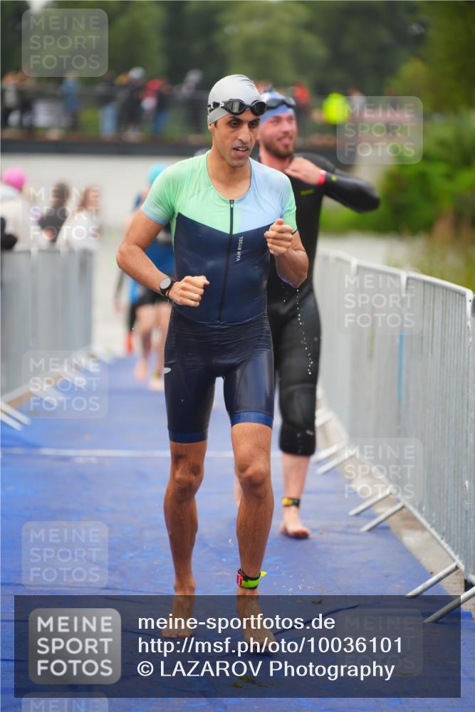 30.08.2026 - Elbe Triathlon Hamburg LAZAROV Photography http://msf.ph/oto/10036101 30.08.2026 09:06:40 Schwimmen 570, 580, 589, 590, 620, 665, 683, 732 meine-sportfotos.de