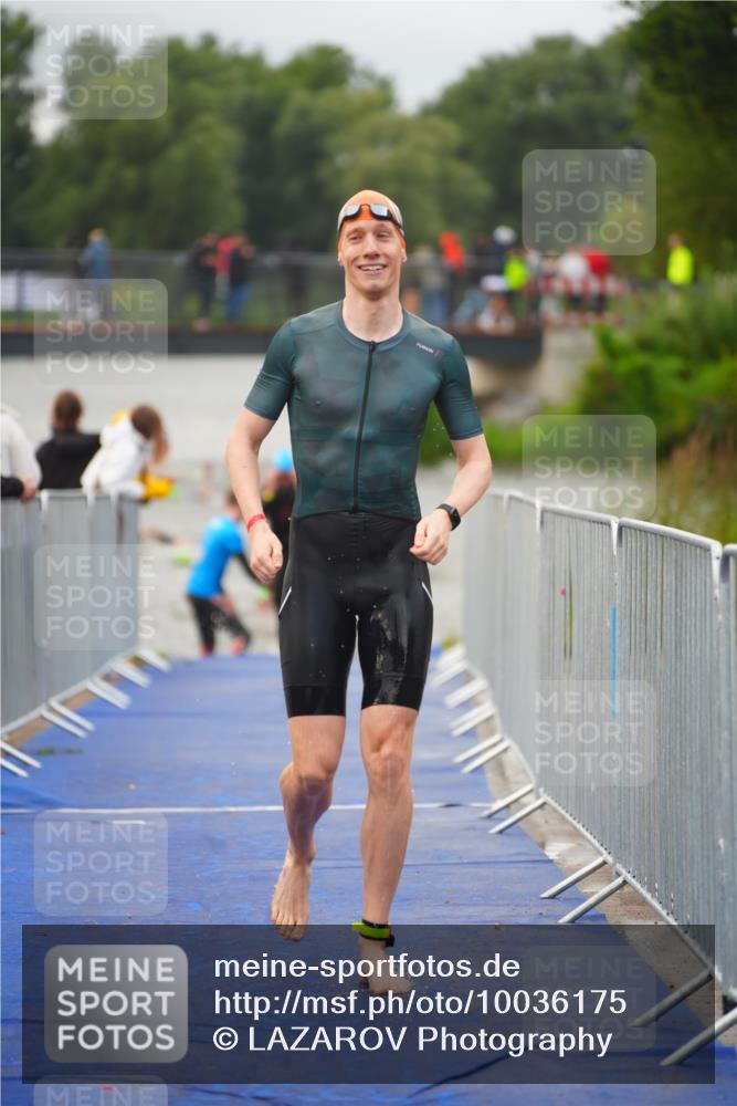 30.08.2026 - Elbe Triathlon Hamburg LAZAROV Photography http://msf.ph/oto/10036175 30.08.2026 09:07:06 Schwimmen 569, 626, 636, 647 meine-sportfotos.de