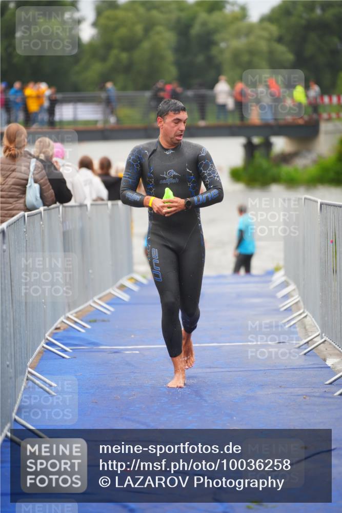 30.08.2026 - Elbe Triathlon Hamburg LAZAROV Photography http://msf.ph/oto/10036258 30.08.2026 09:07:32 Schwimmen 640, 663, 668, 976 meine-sportfotos.de