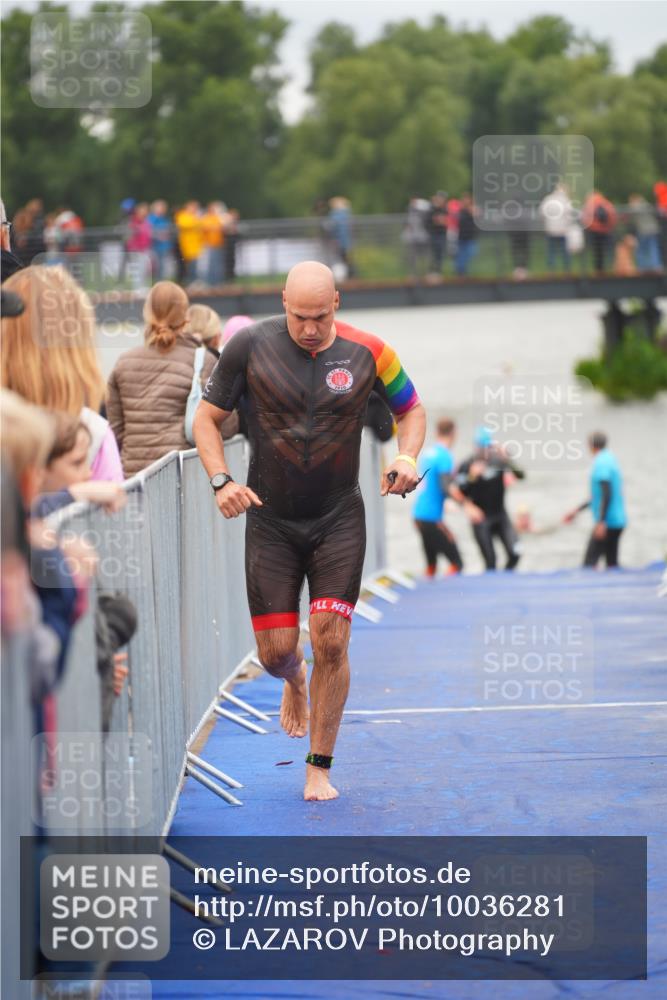 30.08.2026 - Elbe Triathlon Hamburg LAZAROV Photography http://msf.ph/oto/10036281 30.08.2026 09:07:36 Schwimmen 640, 668, 702, 976 meine-sportfotos.de