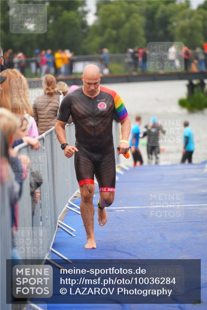 30.08.2026 - Elbe Triathlon Hamburg LAZAROV Photography http://msf.ph/oto/10036284 30.08.2026 09:07:36 Schwimmen 640, 668, 702, 976 meine-sportfotos.de