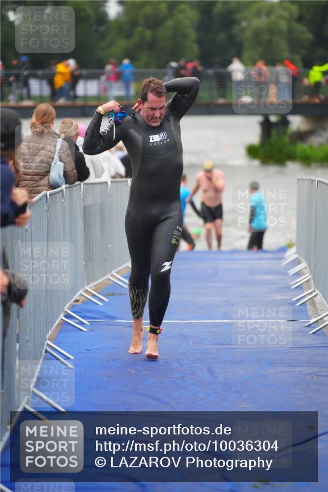 30.08.2026 - Elbe Triathlon Hamburg LAZAROV Photography http://msf.ph/oto/10036304 30.08.2026 09:07:46 Schwimmen 667, 702, 976 meine-sportfotos.de