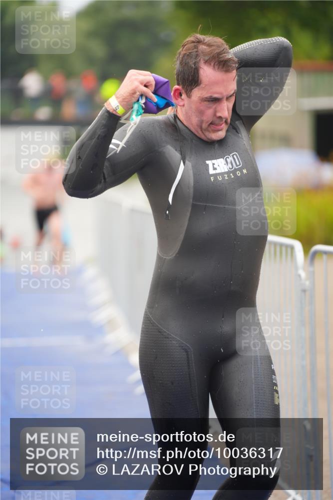30.08.2026 - Elbe Triathlon Hamburg LAZAROV Photography http://msf.ph/oto/10036317 30.08.2026 09:07:49 Schwimmen 667, 702 meine-sportfotos.de