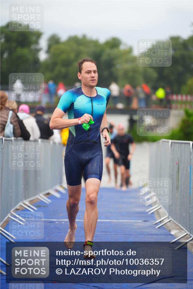 30.08.2026 - Elbe Triathlon Hamburg LAZAROV Photography http://msf.ph/oto/10036357 30.08.2026 09:08:02 Schwimmen 479, 638, 667 meine-sportfotos.de