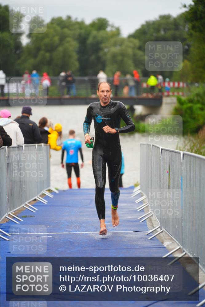 30.08.2026 - Elbe Triathlon Hamburg LAZAROV Photography http://msf.ph/oto/10036407 30.08.2026 09:08:25 Schwimmen 553, 572, 674, 724 meine-sportfotos.de