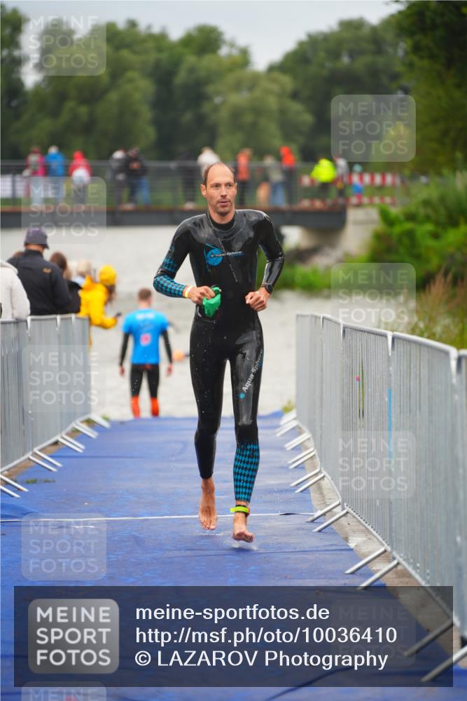 30.08.2026 - Elbe Triathlon Hamburg LAZAROV Photography http://msf.ph/oto/10036410 30.08.2026 09:08:25 Schwimmen 553, 572, 674, 724 meine-sportfotos.de