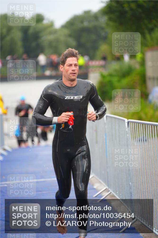 30.08.2026 - Elbe Triathlon Hamburg LAZAROV Photography http://msf.ph/oto/10036454 30.08.2026 09:08:59 Schwimmen 676, 782 meine-sportfotos.de