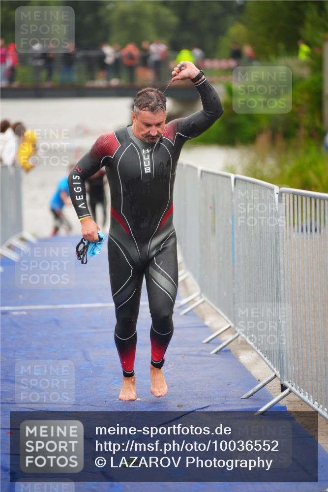 30.08.2026 - Elbe Triathlon Hamburg LAZAROV Photography http://msf.ph/oto/10036552 30.08.2026 09:09:23 Schwimmen 698, 703, 731, 746 meine-sportfotos.de
