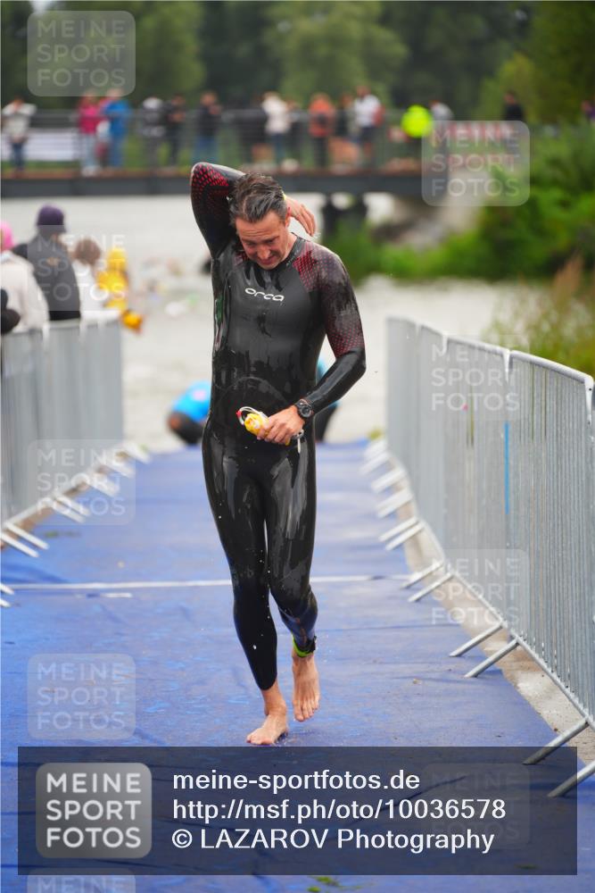 30.08.2026 - Elbe Triathlon Hamburg LAZAROV Photography http://msf.ph/oto/10036578 30.08.2026 09:09:34 Schwimmen 728, 731 meine-sportfotos.de