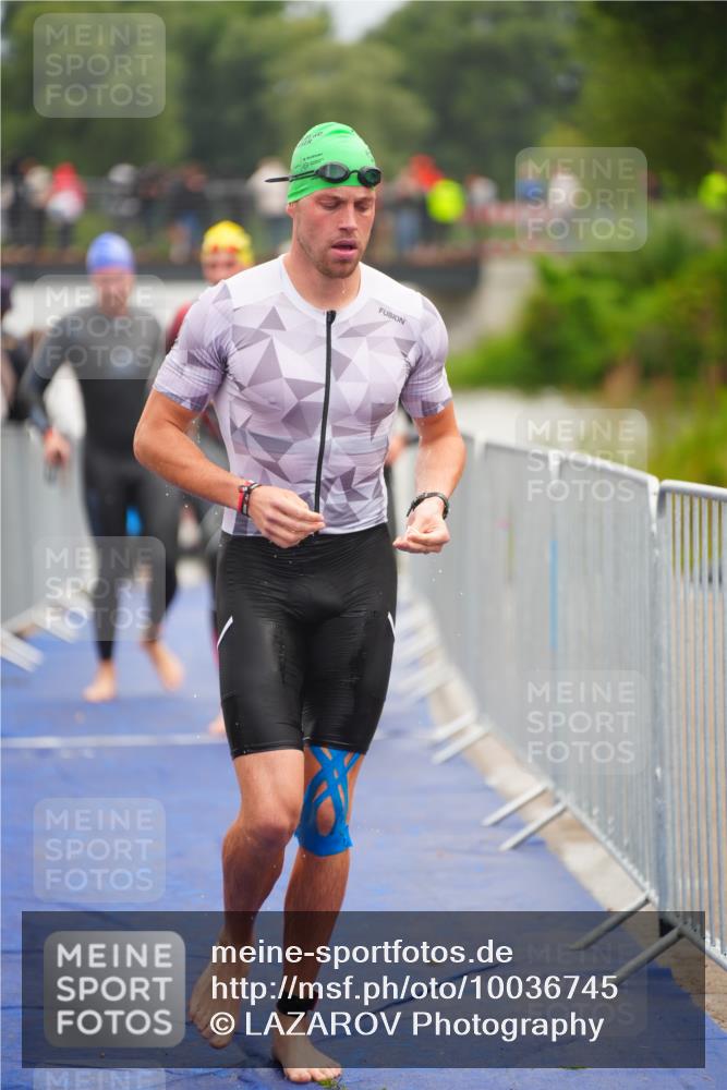 30.08.2026 - Elbe Triathlon Hamburg LAZAROV Photography http://msf.ph/oto/10036745 30.08.2026 09:10:41 Schwimmen 548, 563, 566, 591, 690, 699, 722, 752 meine-sportfotos.de