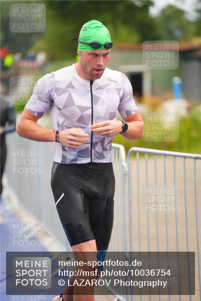 30.08.2026 - Elbe Triathlon Hamburg LAZAROV Photography http://msf.ph/oto/10036754 30.08.2026 09:10:42 Schwimmen 548, 563, 566, 591, 690, 699, 722, 752 meine-sportfotos.de