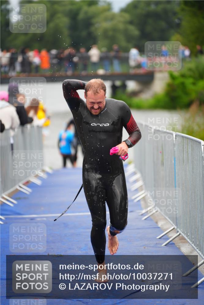 30.08.2026 - Elbe Triathlon Hamburg LAZAROV Photography http://msf.ph/oto/10037271 30.08.2026 09:12:41 Schwimmen 675, 696, 763 meine-sportfotos.de
