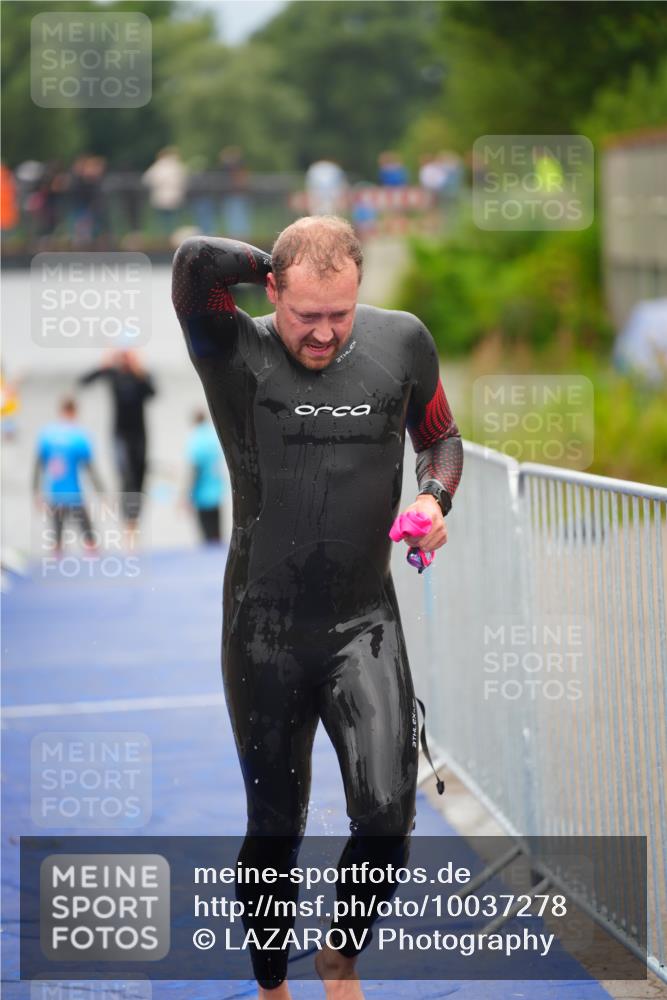 30.08.2026 - Elbe Triathlon Hamburg LAZAROV Photography http://msf.ph/oto/10037278 30.08.2026 09:12:42 Schwimmen 675, 696, 763 meine-sportfotos.de