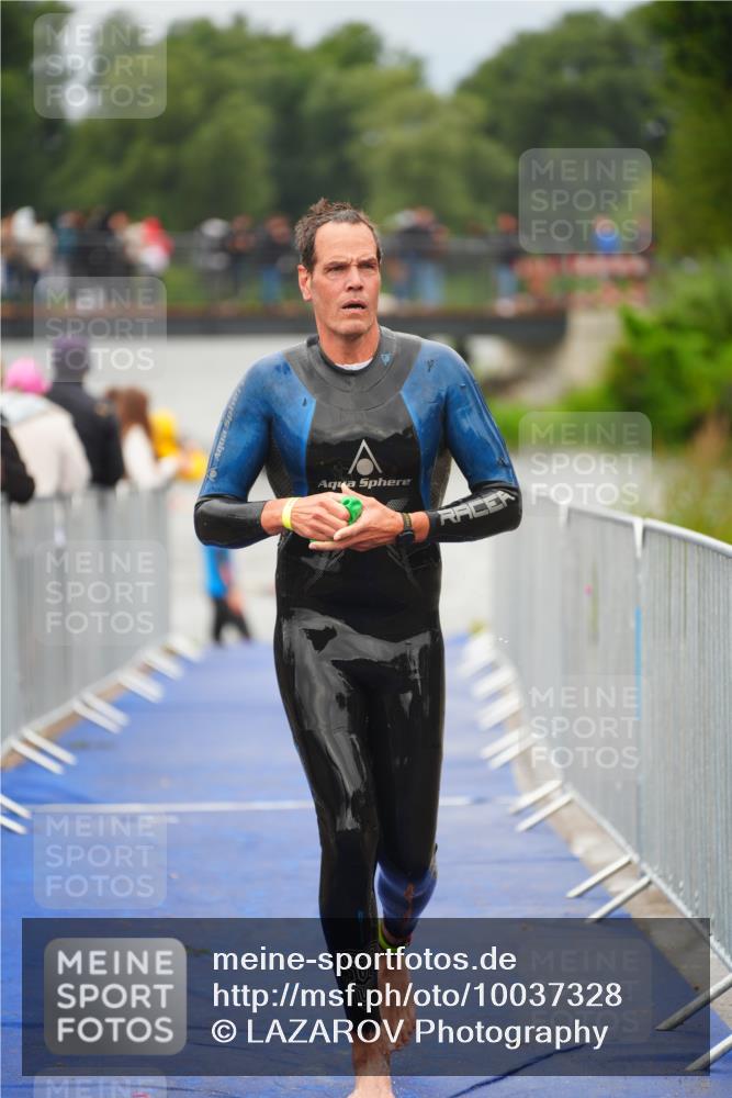 30.08.2026 - Elbe Triathlon Hamburg LAZAROV Photography http://msf.ph/oto/10037328 30.08.2026 09:13:09 Schwimmen 680, 736, 754 meine-sportfotos.de