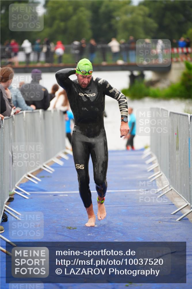 30.08.2026 - Elbe Triathlon Hamburg LAZAROV Photography http://msf.ph/oto/10037520 30.08.2026 09:14:33 Schwimmen 598, 726 meine-sportfotos.de