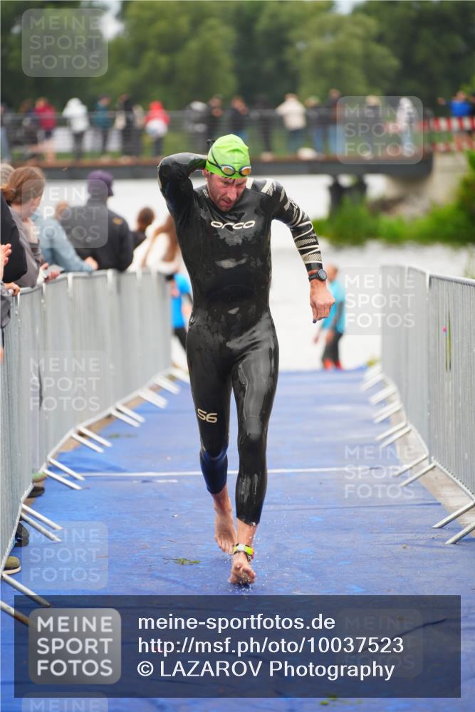 30.08.2026 - Elbe Triathlon Hamburg LAZAROV Photography http://msf.ph/oto/10037523 30.08.2026 09:14:33 Schwimmen 598, 726 meine-sportfotos.de