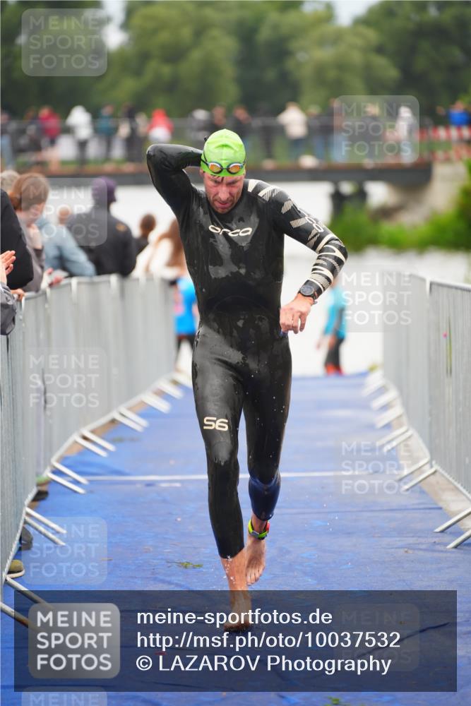 30.08.2026 - Elbe Triathlon Hamburg LAZAROV Photography http://msf.ph/oto/10037532 30.08.2026 09:14:33 Schwimmen 598, 726 meine-sportfotos.de