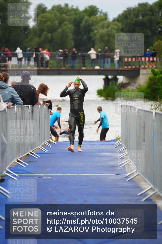 30.08.2026 - Elbe Triathlon Hamburg LAZAROV Photography http://msf.ph/oto/10037545 30.08.2026 09:14:40 Schwimmen 598, 694, 726 meine-sportfotos.de