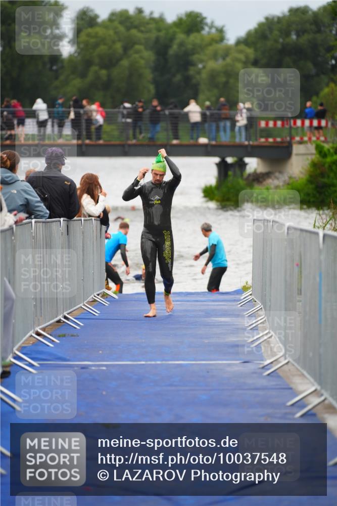 30.08.2026 - Elbe Triathlon Hamburg LAZAROV Photography http://msf.ph/oto/10037548 30.08.2026 09:14:40 Schwimmen 598, 694, 726 meine-sportfotos.de