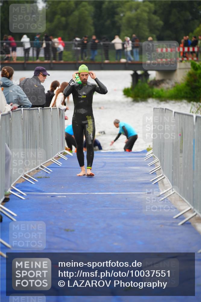 30.08.2026 - Elbe Triathlon Hamburg LAZAROV Photography http://msf.ph/oto/10037551 30.08.2026 09:14:42 Schwimmen 598, 694, 726 meine-sportfotos.de
