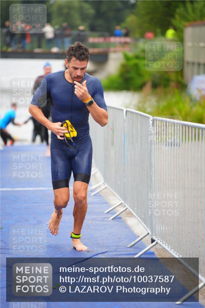 30.08.2026 - Elbe Triathlon Hamburg LAZAROV Photography http://msf.ph/oto/10037587 30.08.2026 09:14:55 Schwimmen 659, 694 meine-sportfotos.de