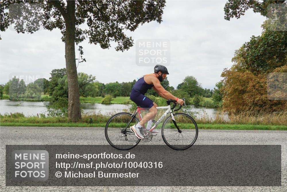30.08.2026 - Elbe Triathlon Hamburg Michael Burmester http://msf.ph/oto/10040316 30.08.2026 10:51:56 Radfahren 901, 912, 1033, 1101, 1104, 1216, 1264, 1302 meine-sportfotos.de