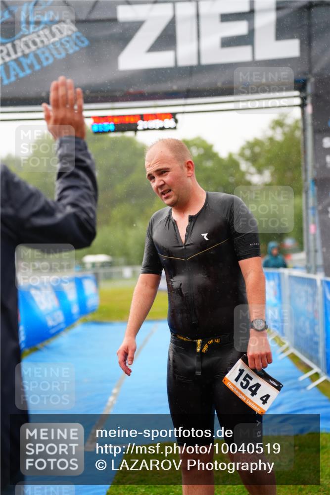 30.08.2026 - Elbe Triathlon Hamburg LAZAROV Photography http://msf.ph/oto/10040519 30.08.2026 16:05:15 Ziel  meine-sportfotos.de
