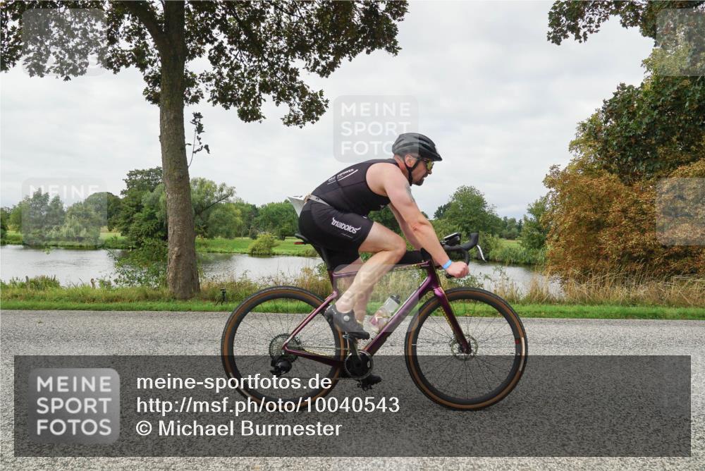 30.08.2026 - Elbe Triathlon Hamburg Michael Burmester http://msf.ph/oto/10040543 30.08.2026 10:54:11 Radfahren 1239, 1296 meine-sportfotos.de
