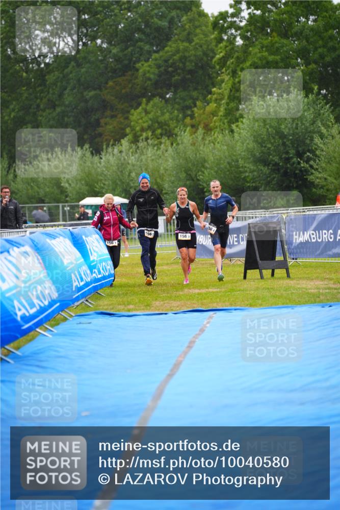30.08.2026 - Elbe Triathlon Hamburg LAZAROV Photography http://msf.ph/oto/10040580 30.08.2026 16:09:35 Ziel  meine-sportfotos.de