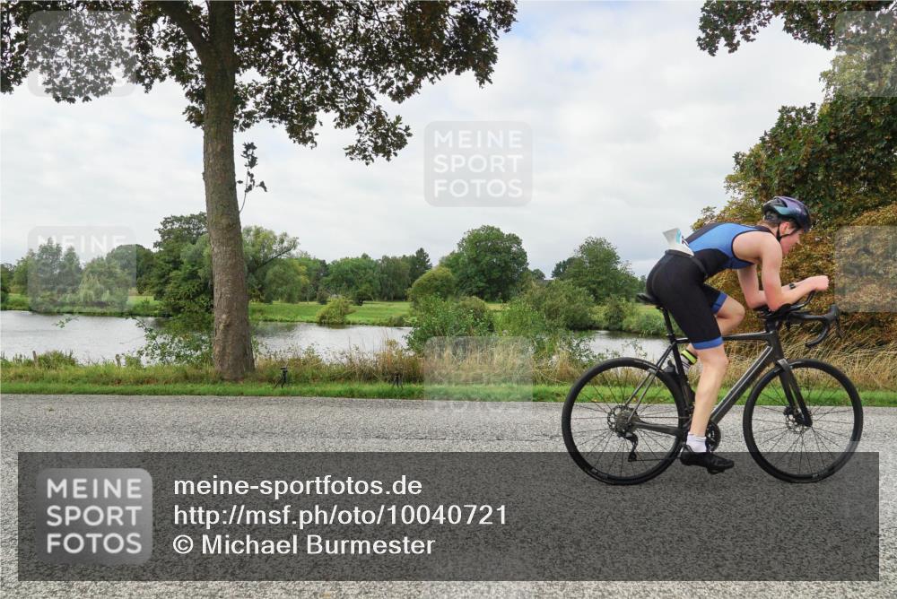 30.08.2026 - Elbe Triathlon Hamburg Michael Burmester http://msf.ph/oto/10040721 30.08.2026 10:56:35 Radfahren 900, 1065, 1233, 1447, 1452 meine-sportfotos.de