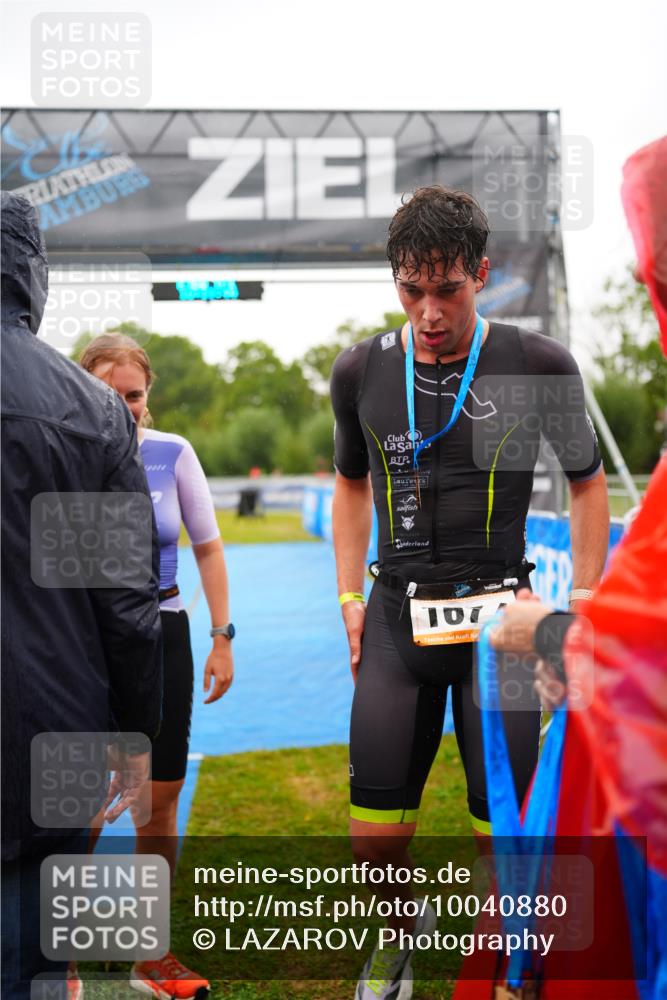 30.08.2026 - Elbe Triathlon Hamburg LAZAROV Photography http://msf.ph/oto/10040880 30.08.2026 16:11:43 Ziel  meine-sportfotos.de