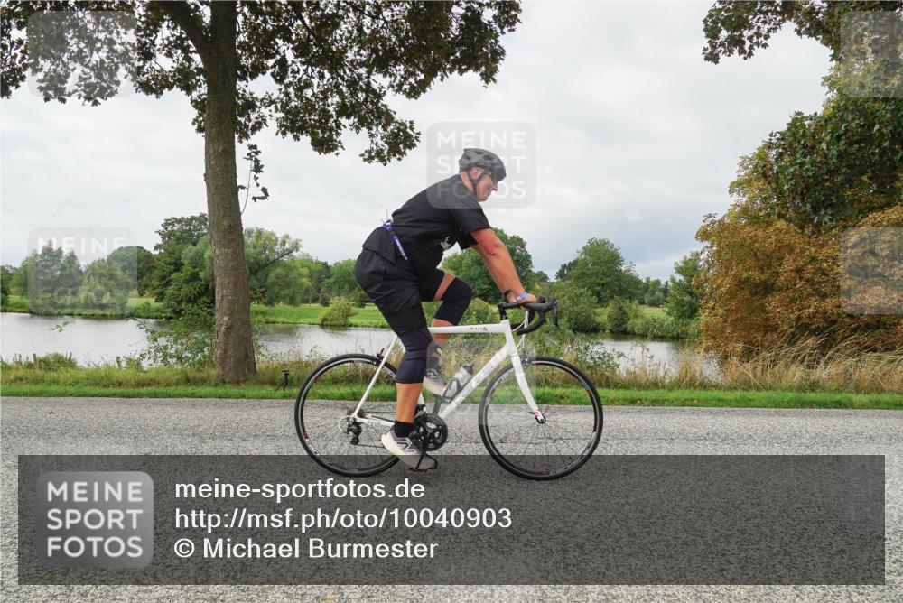30.08.2026 - Elbe Triathlon Hamburg Michael Burmester http://msf.ph/oto/10040903 30.08.2026 10:59:06 Radfahren 1203, 1290, 1301 meine-sportfotos.de