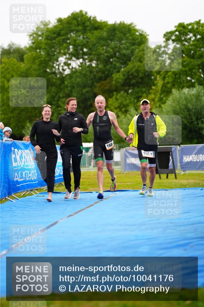 30.08.2026 - Elbe Triathlon Hamburg LAZAROV Photography http://msf.ph/oto/10041176 30.08.2026 16:18:29 Ziel  meine-sportfotos.de