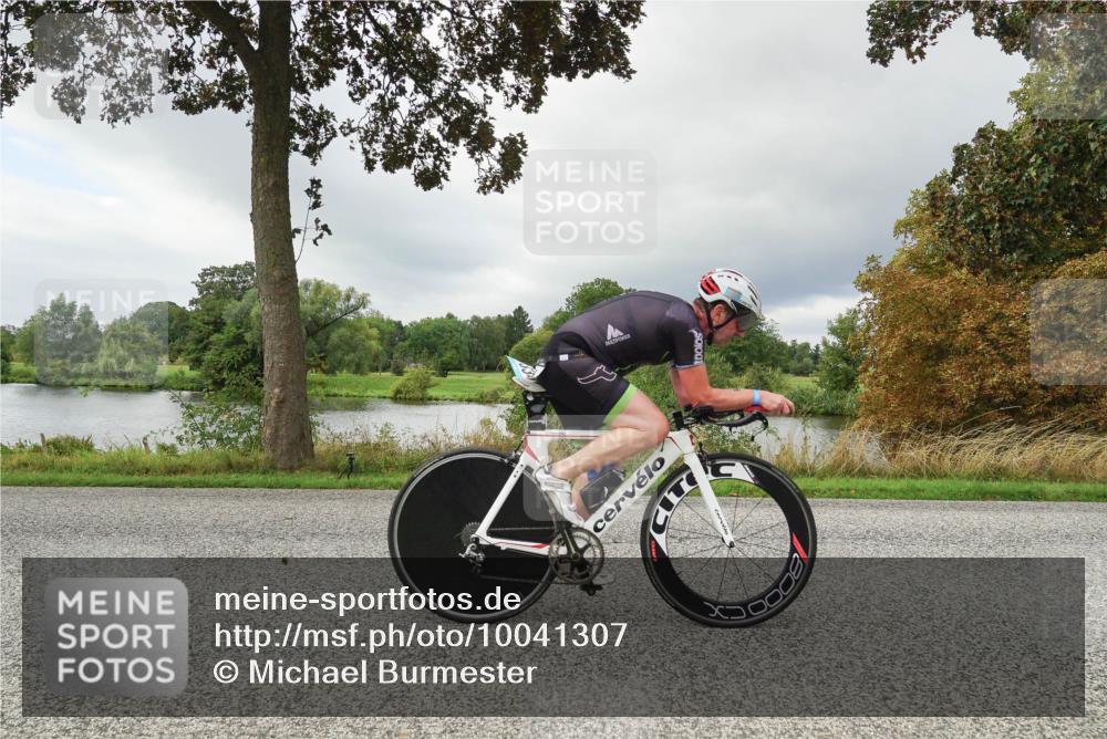 30.08.2026 - Elbe Triathlon Hamburg Michael Burmester http://msf.ph/oto/10041307 30.08.2026 11:04:12 Radfahren 1227, 1318, 1334 meine-sportfotos.de