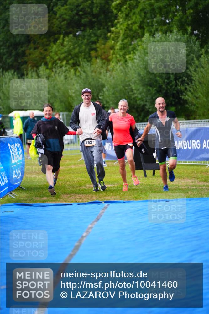 30.08.2026 - Elbe Triathlon Hamburg LAZAROV Photography http://msf.ph/oto/10041460 30.08.2026 16:21:34 Ziel  meine-sportfotos.de