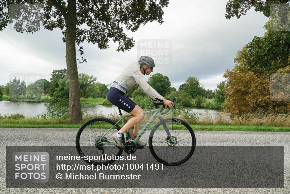 30.08.2026 - Elbe Triathlon Hamburg Michael Burmester http://msf.ph/oto/10041491 30.08.2026 11:06:13 Radfahren 896, 1442 meine-sportfotos.de