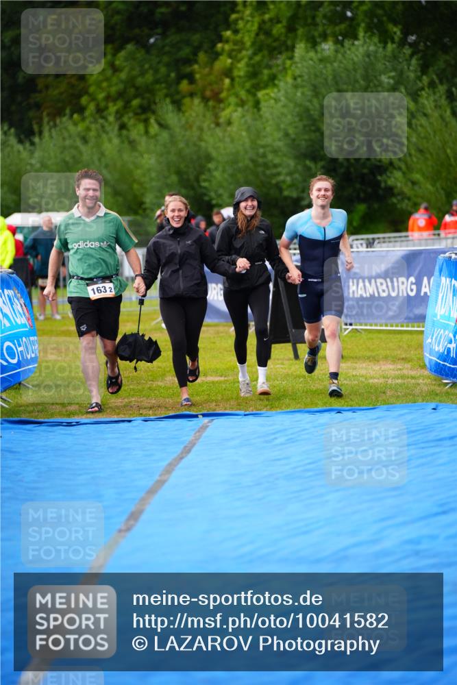 30.08.2026 - Elbe Triathlon Hamburg LAZAROV Photography http://msf.ph/oto/10041582 30.08.2026 16:23:10 Ziel  meine-sportfotos.de