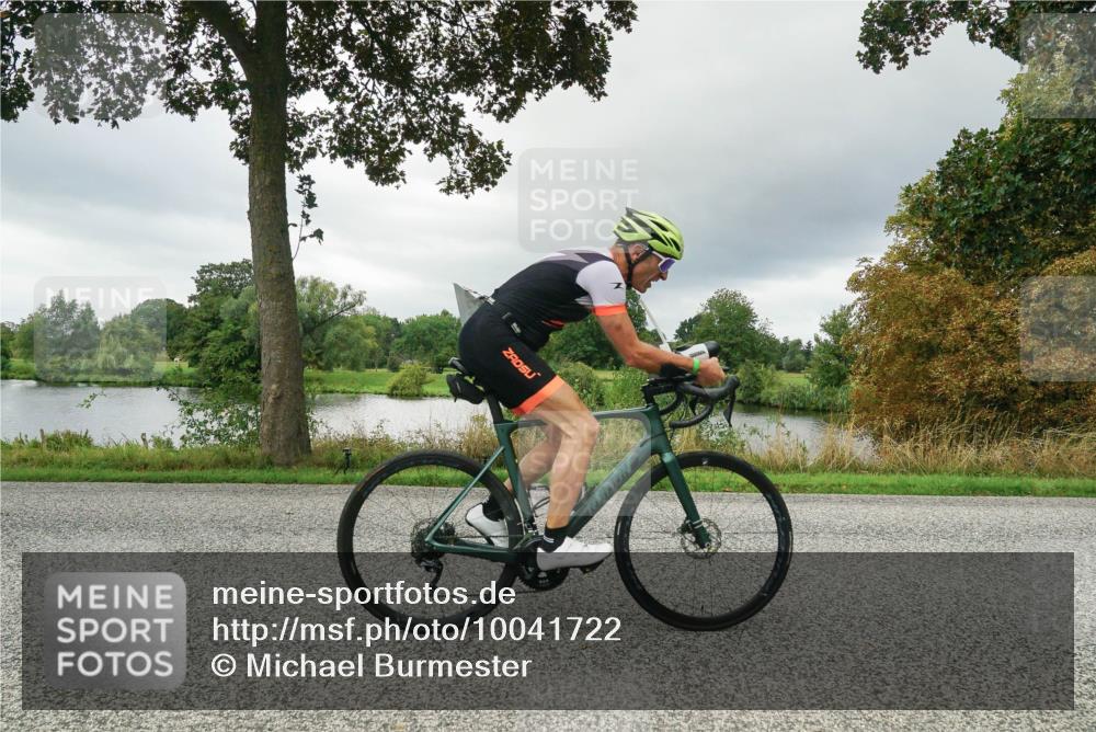 30.08.2026 - Elbe Triathlon Hamburg Michael Burmester http://msf.ph/oto/10041722 30.08.2026 11:08:58 Radfahren 1355 meine-sportfotos.de