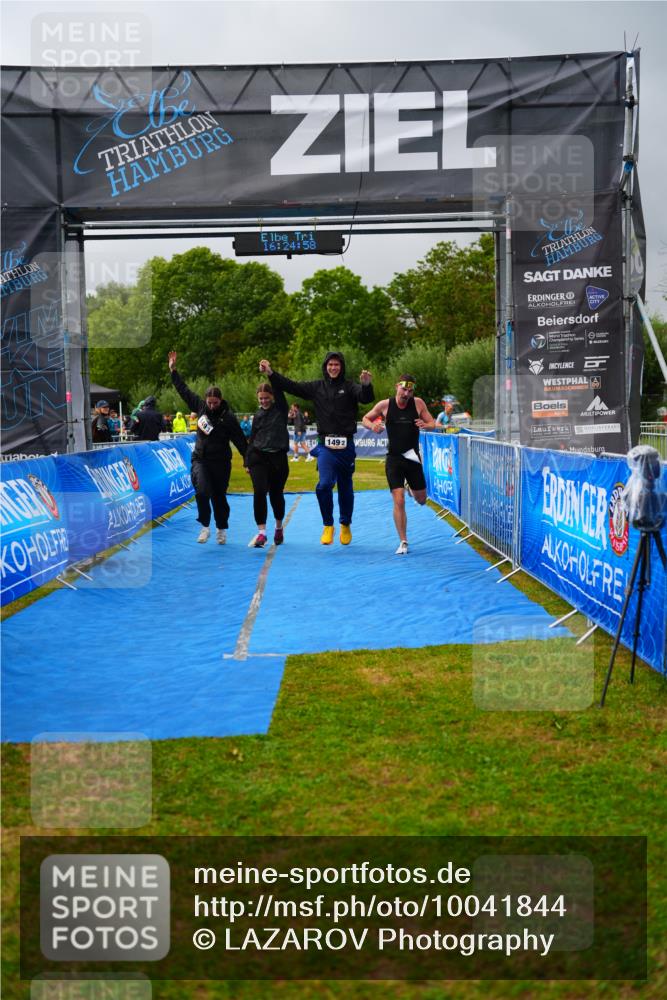 30.08.2026 - Elbe Triathlon Hamburg LAZAROV Photography http://msf.ph/oto/10041844 30.08.2026 16:24:57 Ziel  meine-sportfotos.de