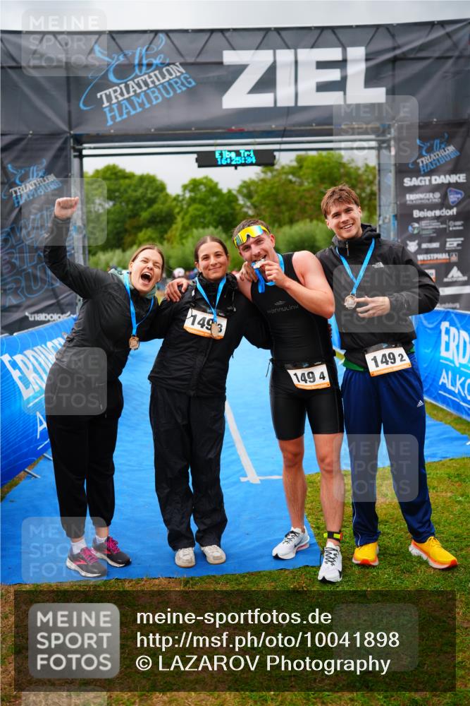 30.08.2026 - Elbe Triathlon Hamburg LAZAROV Photography http://msf.ph/oto/10041898 30.08.2026 16:25:33 Ziel  meine-sportfotos.de