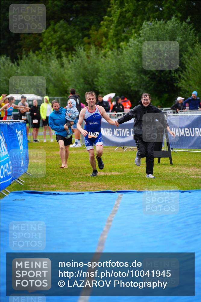30.08.2026 - Elbe Triathlon Hamburg LAZAROV Photography http://msf.ph/oto/10041945 30.08.2026 16:25:46 Ziel  meine-sportfotos.de