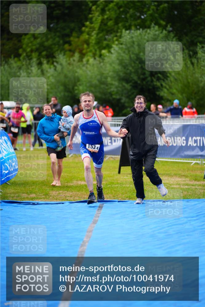 30.08.2026 - Elbe Triathlon Hamburg LAZAROV Photography http://msf.ph/oto/10041974 30.08.2026 16:25:47 Ziel  meine-sportfotos.de